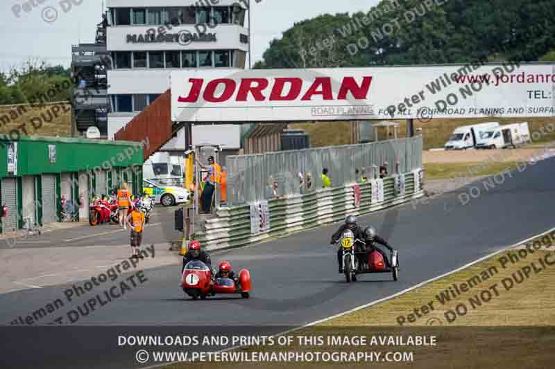 Vintage motorcycle club;eventdigitalimages;mallory park;mallory park trackday photographs;no limits trackdays;peter wileman photography;trackday digital images;trackday photos;vmcc festival 1000 bikes photographs